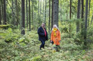 Metsänomistajat metsässä